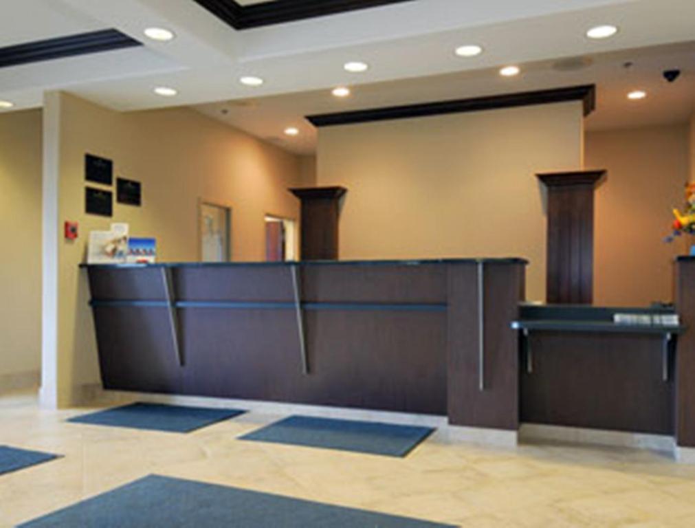 Ramada By Wyndham Weyburn Hotel Interiør billede